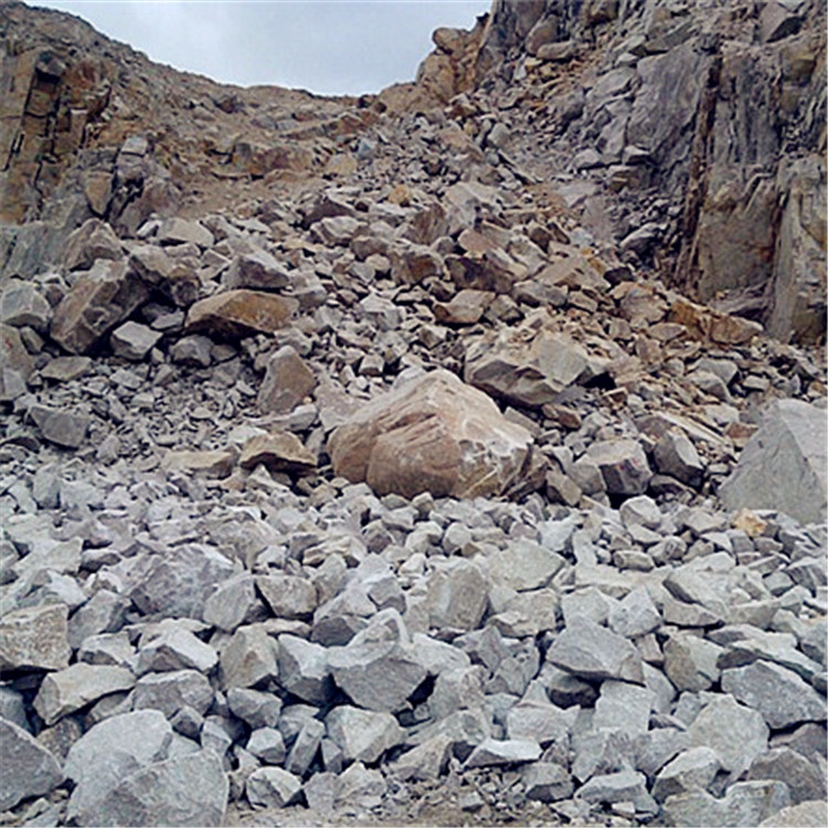 吉林陽光采石場 建筑石料石灰?guī)r規(guī)格多樣，狗頭石發(fā)貨快，就近供應(yīng)